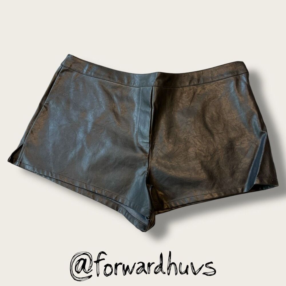 Victoria’s Secret Vegan Leather Pleather Shorts Size Lg - Read Condition